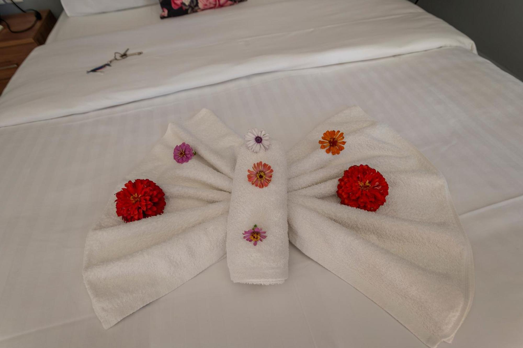 La Vatura Hotel Gialova Eksteriør billede