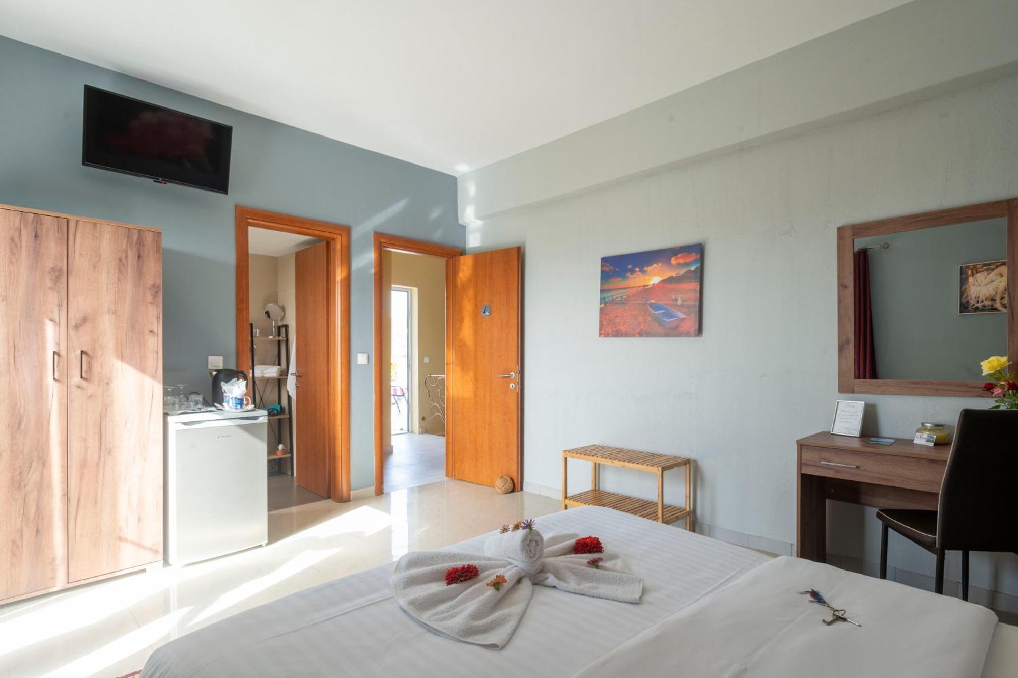 La Vatura Hotel Gialova Eksteriør billede